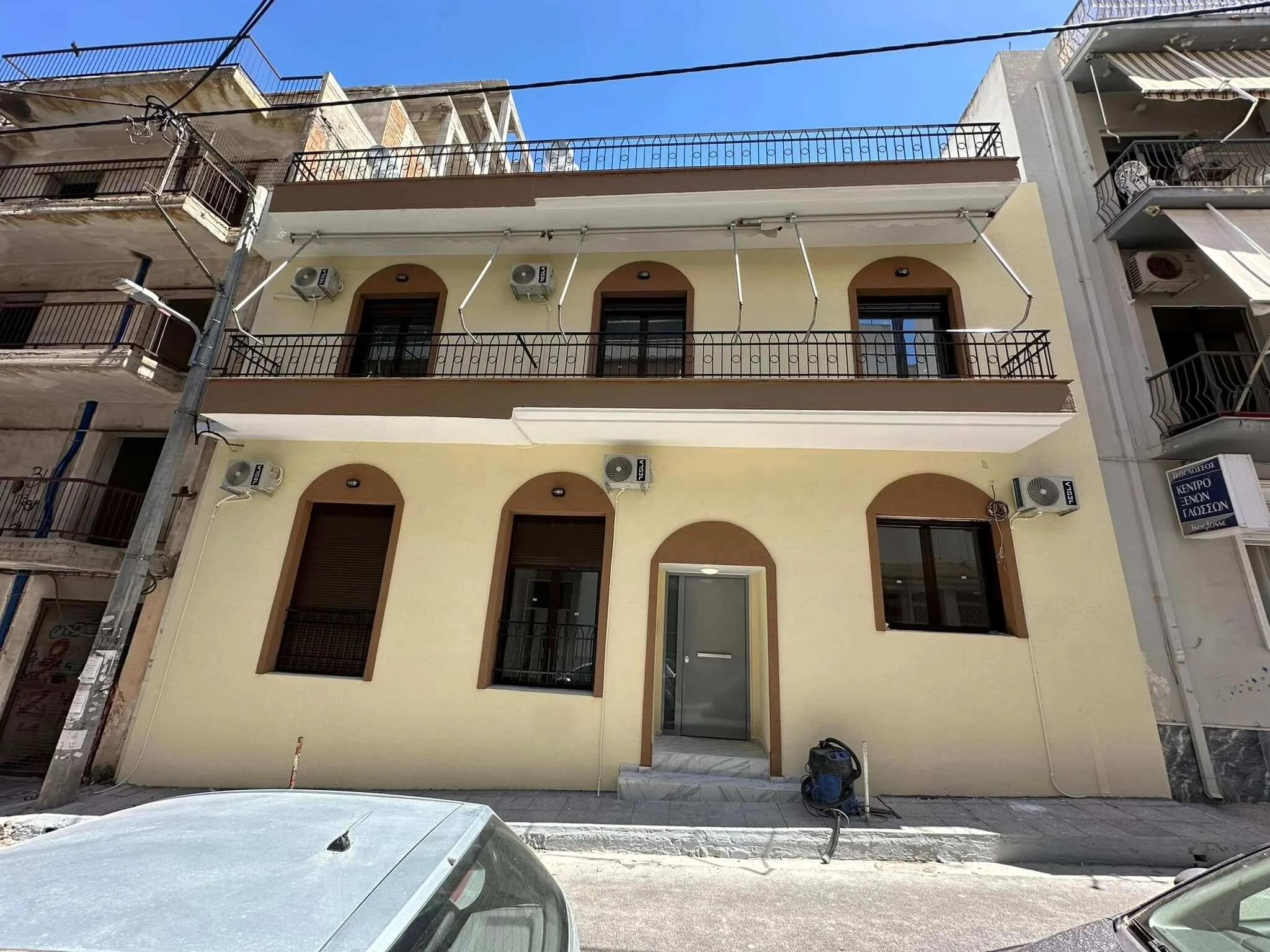 Ολική ανακαίνιση κτιρίου τεσσάρων διαμερισμάτων στον Πειραιά